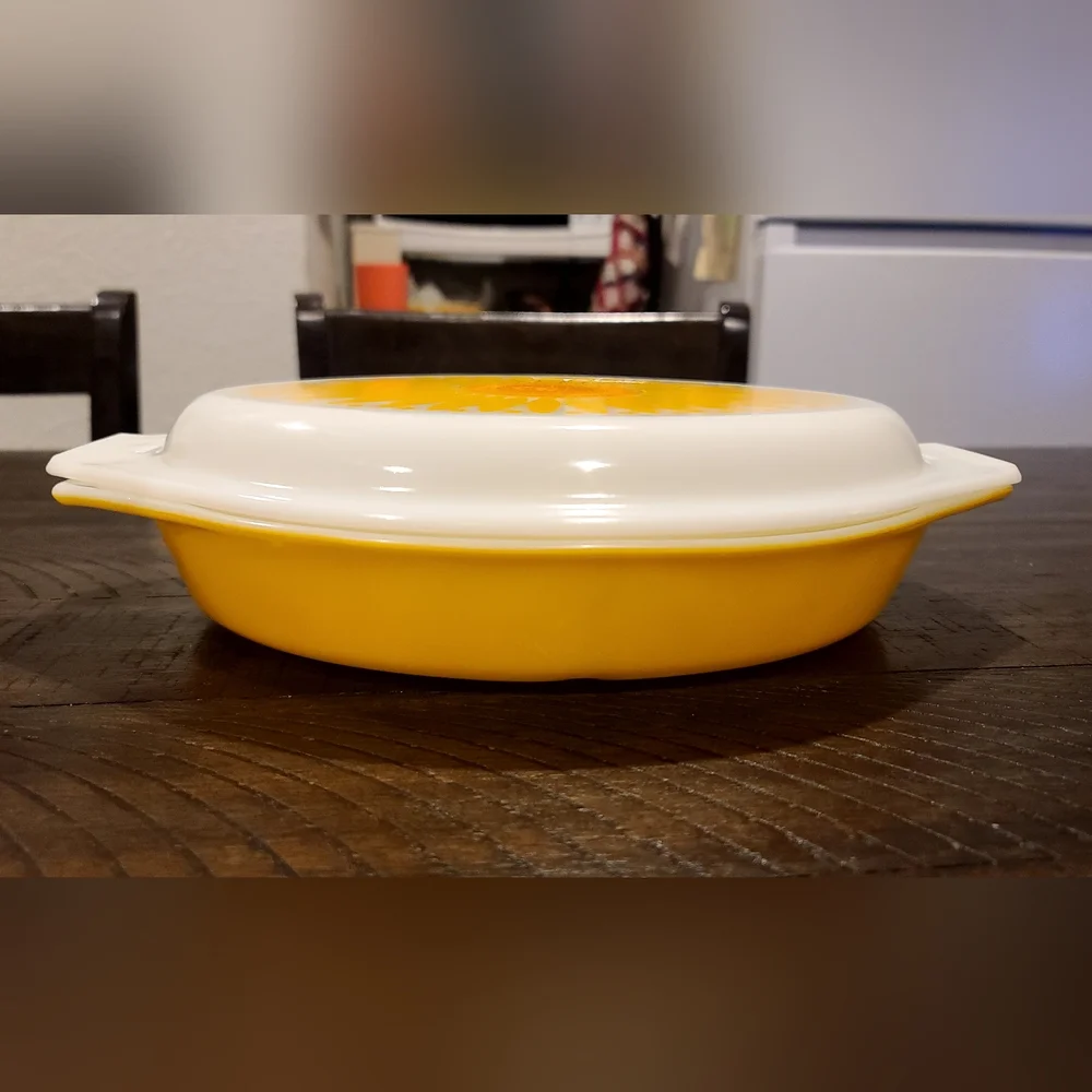 PYREX Vtg Sunflower Daisy Casserole Divided Dish With Lid 1 1/2 Quart